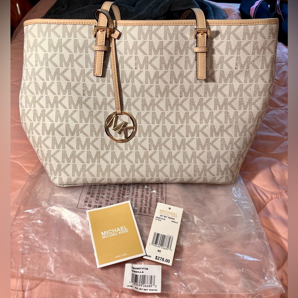 Michael Kors Large Jet Set Travel Bag/Purse In Vanilla.